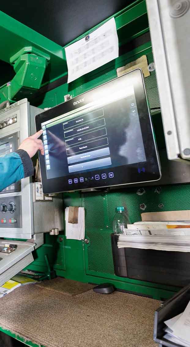 noax HMI touch panel in use