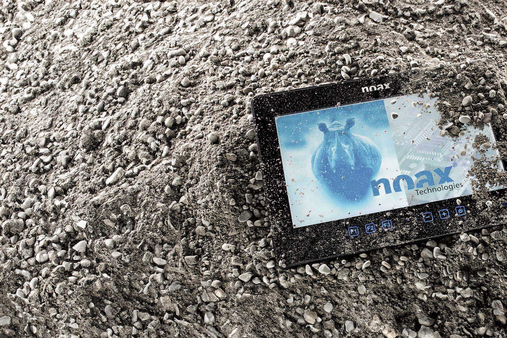 noax compact series panel pc